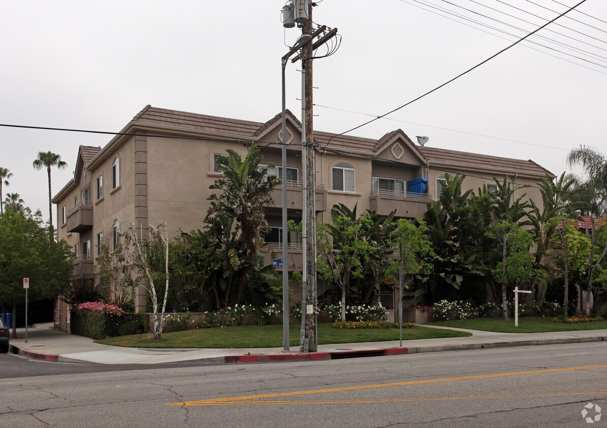 Primary Photo - Vose apartments