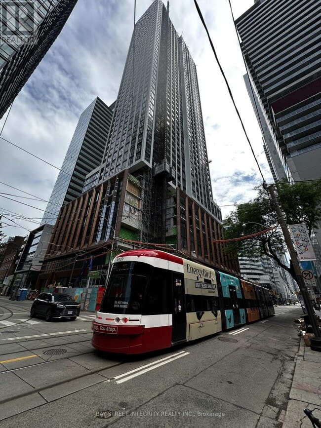Building Photo - 400 King St W