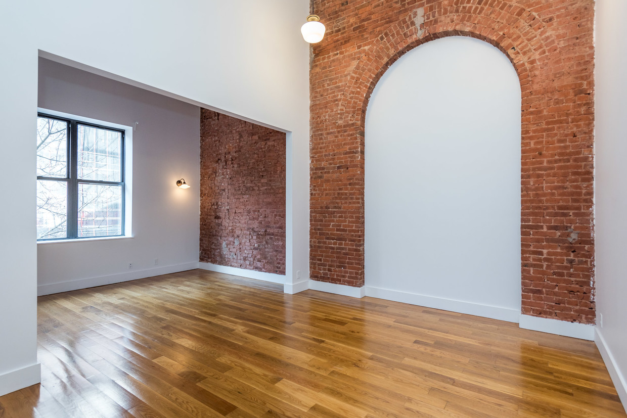Foto principal - 949 Willoughby Ave