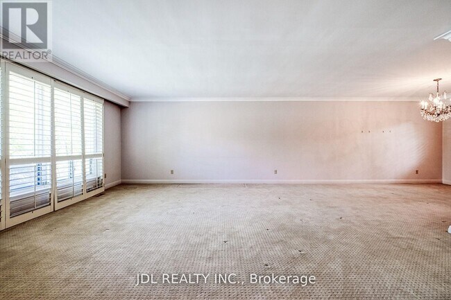 Photo du bâtiment - 87 Munro Blvd