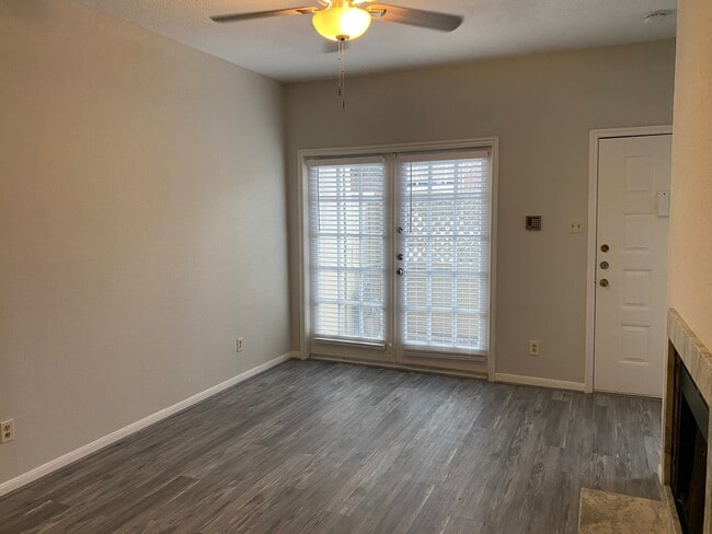 Building Photo - 2121 El Paseo St