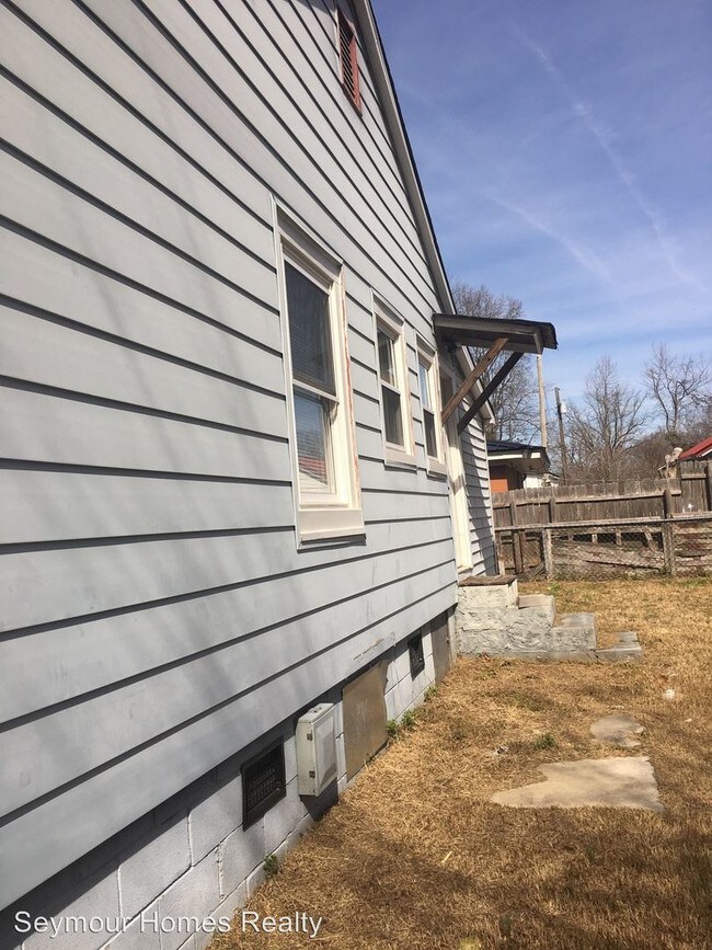 Building Photo - 2 br, 1 bath House - 505 S. Wooten Street