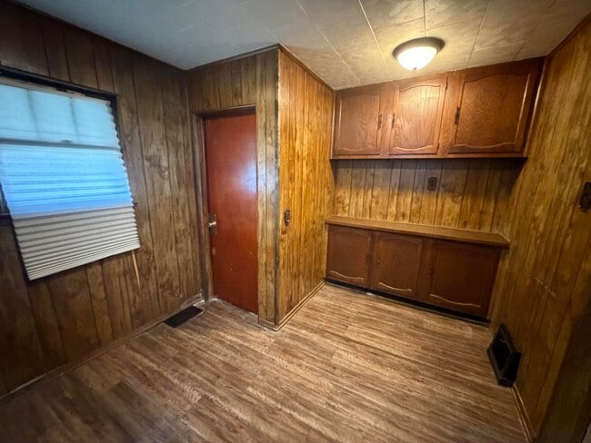 Building Photo - 208 Stroup-