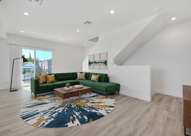 Foto del edificio - 5850 Vineland Ave