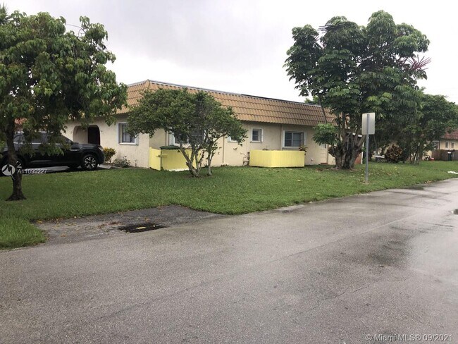 Foto del edificio - 7105 NW 79th Ave