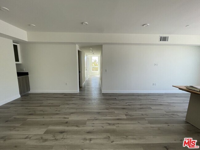Foto del edificio - 4806 Sylmar Ave
