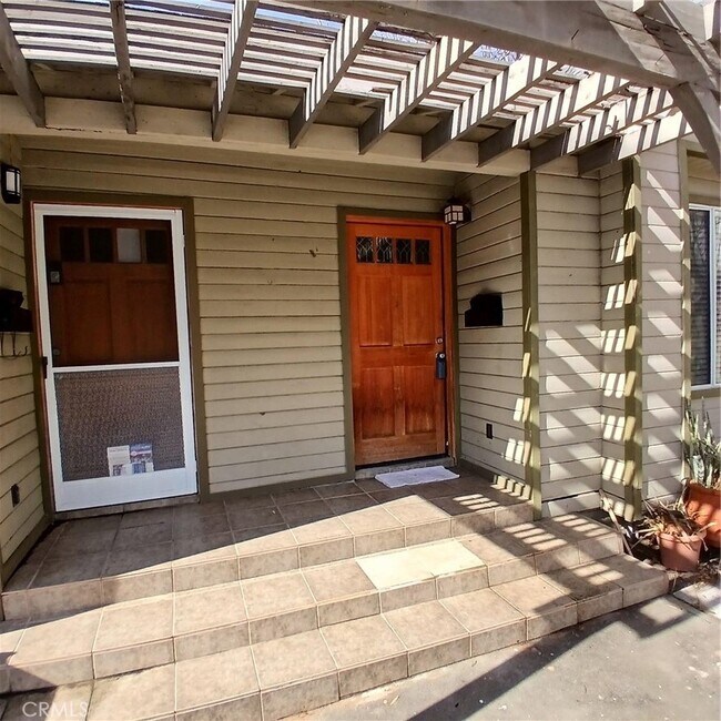 Foto del edificio - 5717 1/2 Case Ave-5717