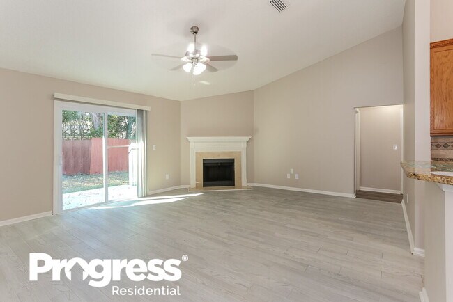 Foto del edificio - 14012 Crestwick Dr W