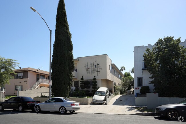 Foto del edificio - 4952 Rosewood Ave