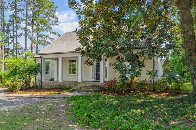 Building Photo - 2050 Midland Rd