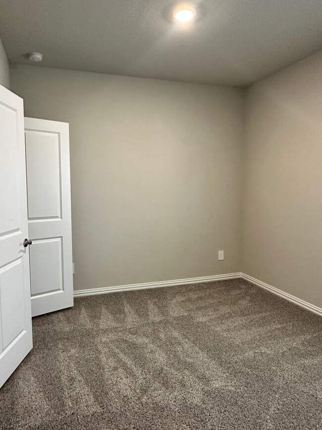 Foto del edificio - 3305 Sedge Grass Dr