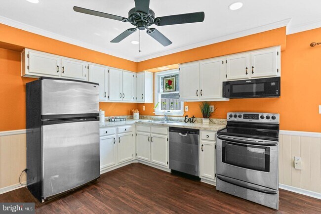 Building Photo - 1321 Oak View Dr