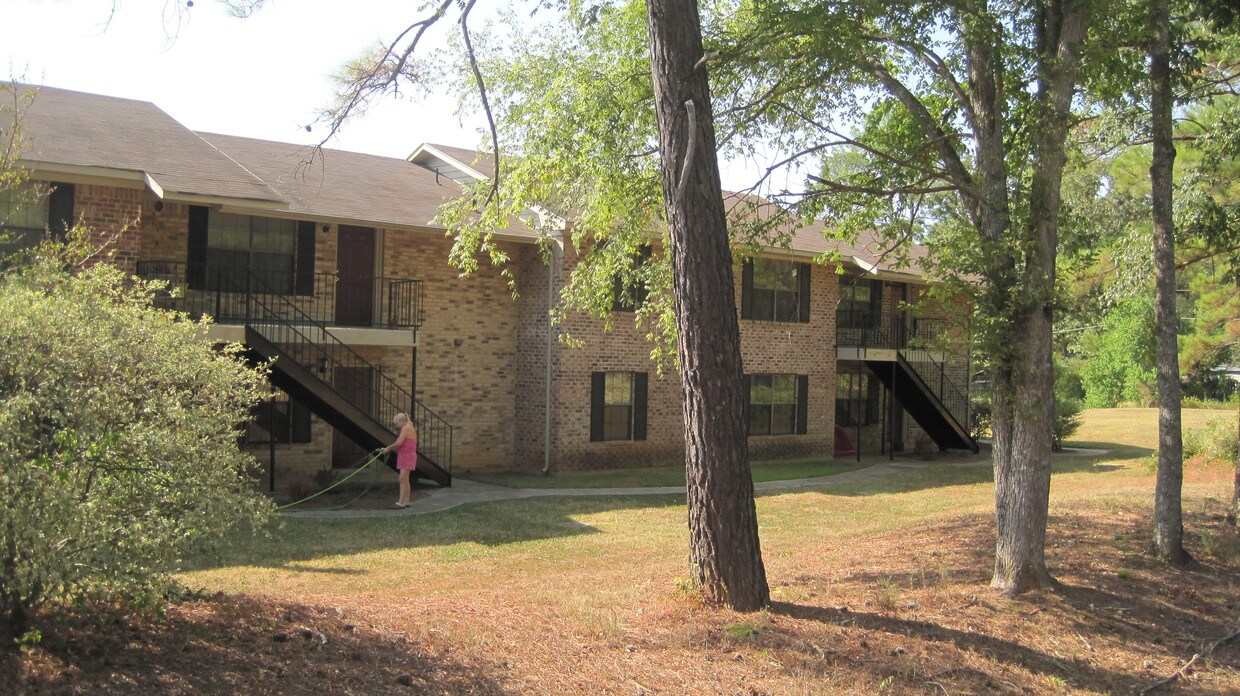 Front of Apartment - 10400 Linwood