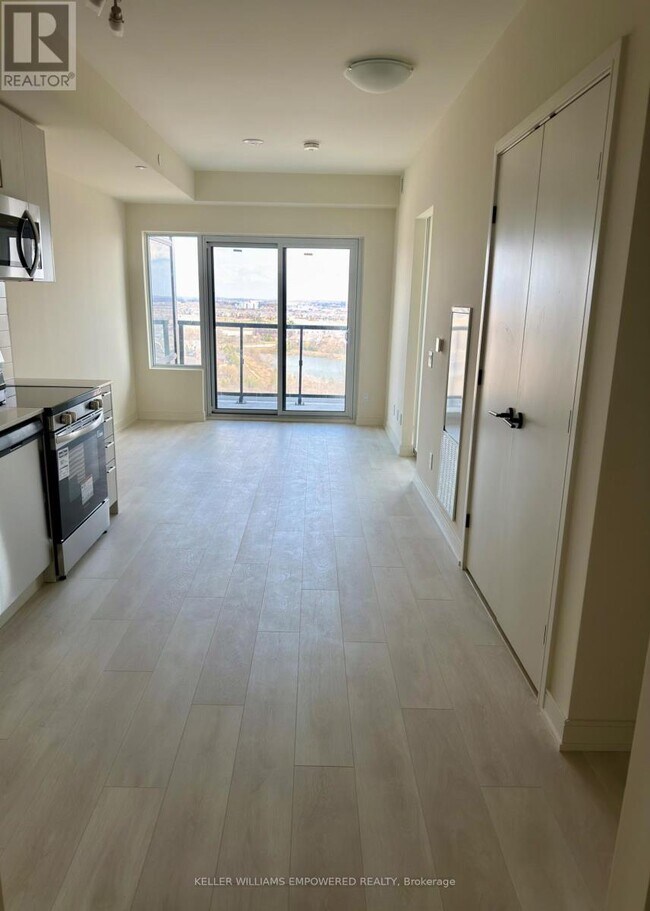 Photo du bâtiment - 8020 Derry Rd W