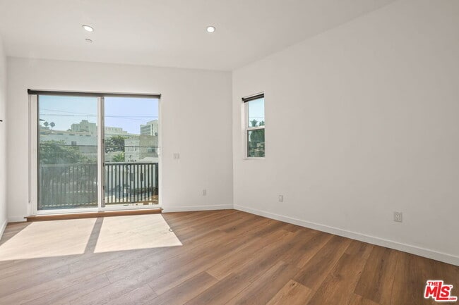 Foto del edificio - 257 S Park View St