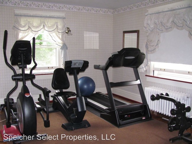 Building Photo - 5 br, 2.5 bath House - 451 Orchard Street