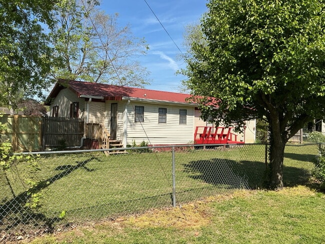 Building Photo - 203 N Wilson St