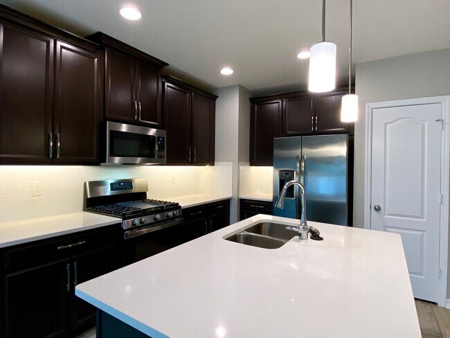 Building Photo - 3BD/2.5BA Towns at White Cedar Townhome in...