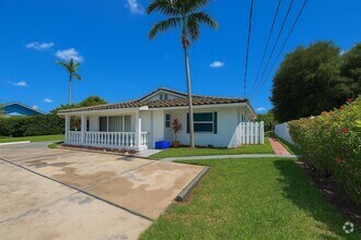 Building Photo - 646 SW 20th Ct