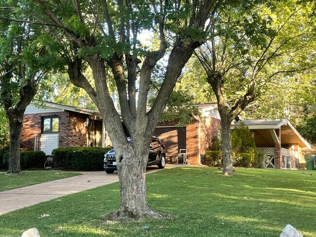 Building Photo - 300 Malone Dr