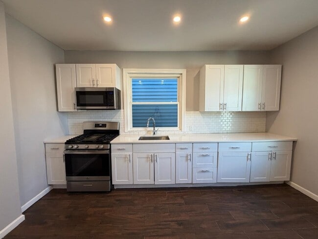 Building Photo - 224 N 9th St