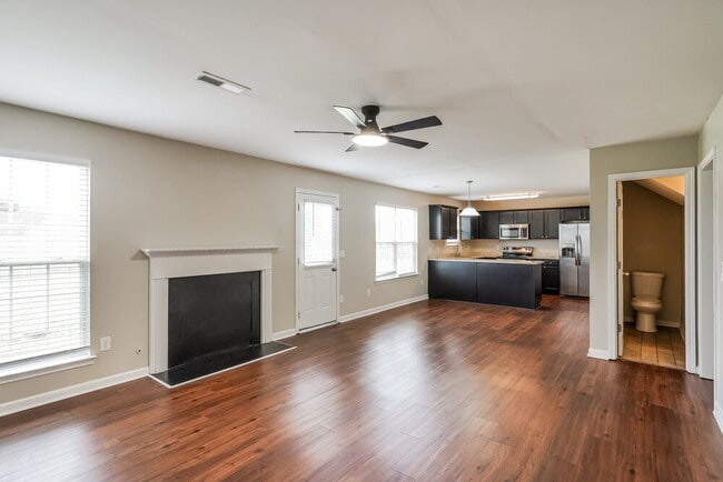 Building Photo - 1043 Vanguard Dr
