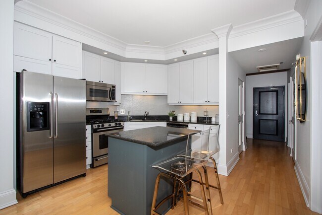 Building Photo - 720 W Randolph St