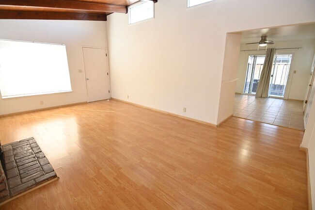Foto del edificio - Central Santa Clara Location, 3/2 with AC