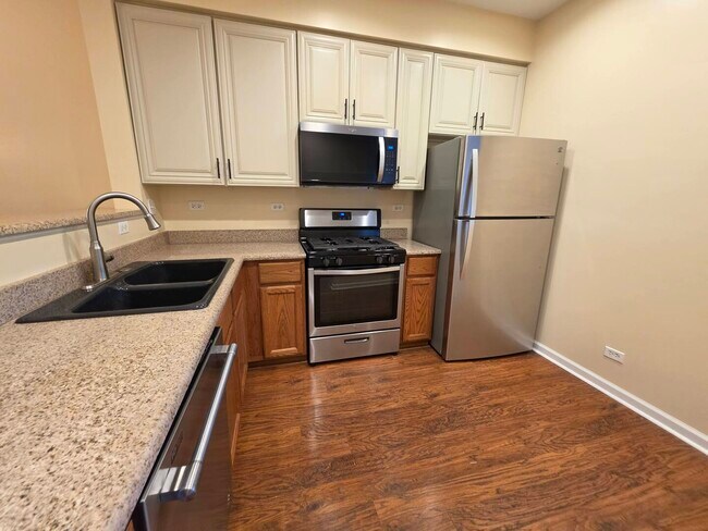 Building Photo - 3045 Kentshire Cir
