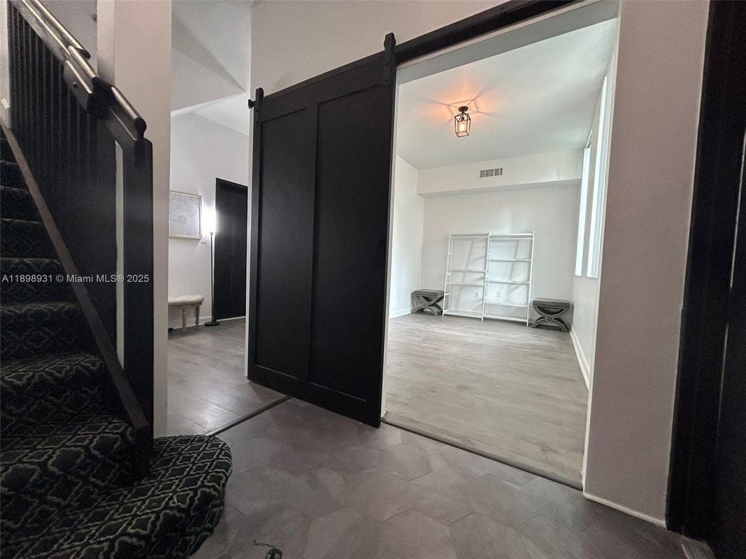 Building Photo - 2142 Van Buren St