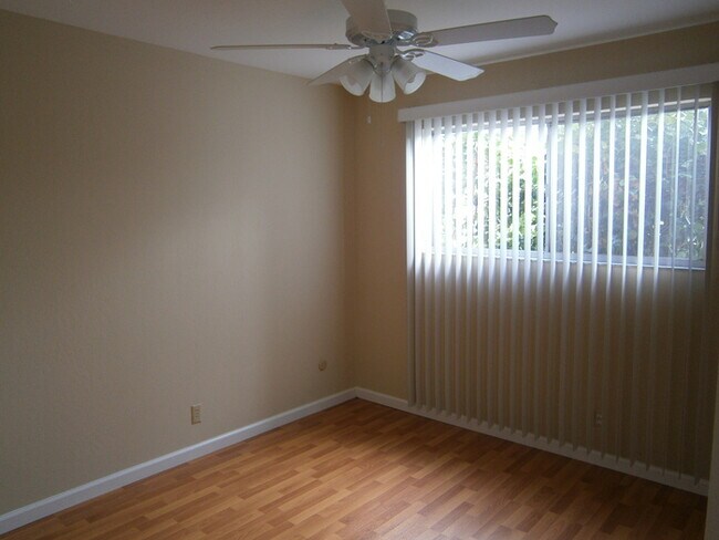 Building Photo - Benicia's Cute Duplex Close To Downtown