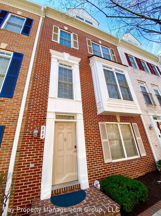 Building Photo - 4 br, 3.5 bath House - 884 Ryan St