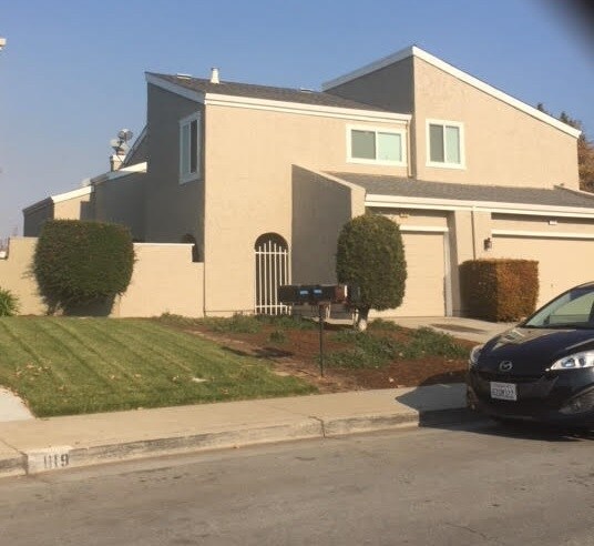 Townhouse style duplex - 1117 Kelez Dr