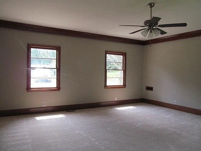 Building Photo - 548 Rogers Dr