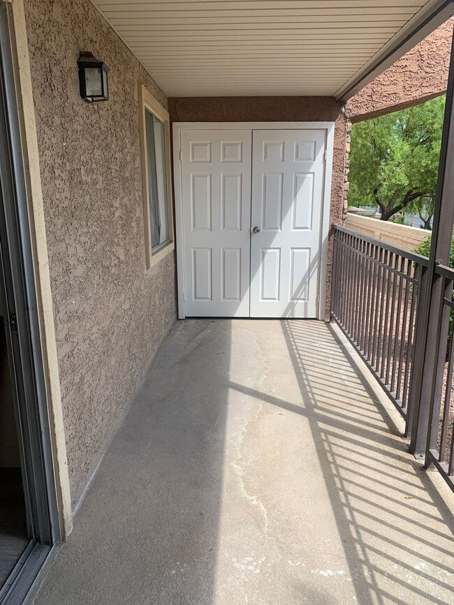 Building Photo - 4380 Sandy River Dr