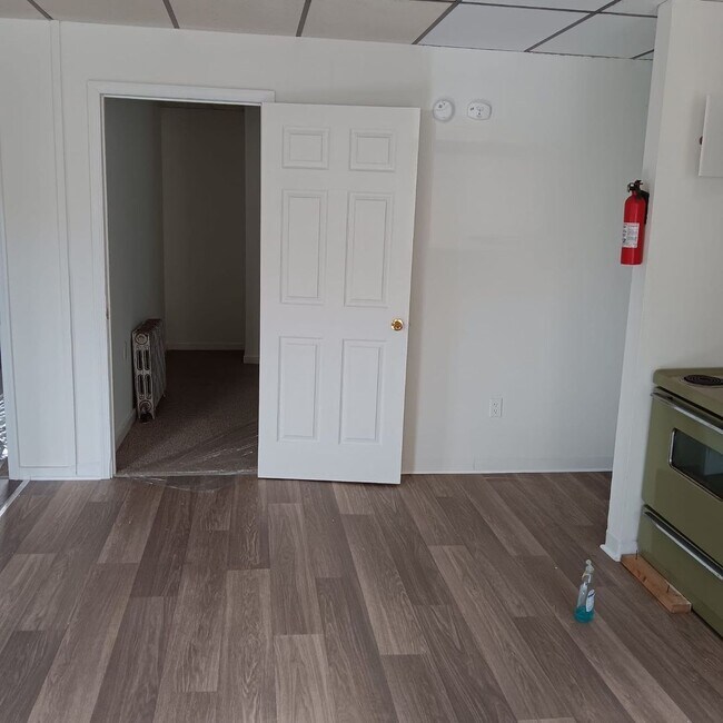 Foto del edificio - 305-305 N York St