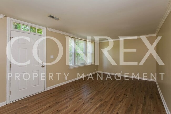 Building Photo - Charming Townhome in Huntsville!
