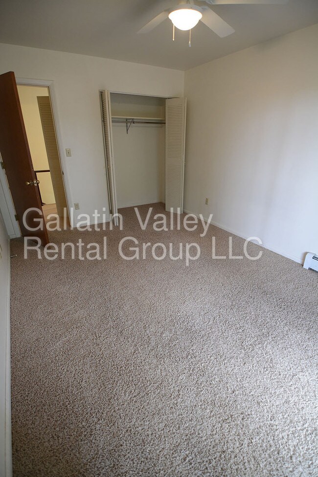 Building Photo - 703 S 16th Ave