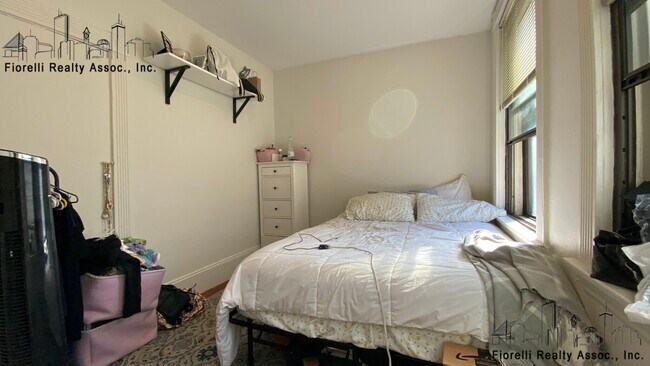 Building Photo - 207 Endicott St