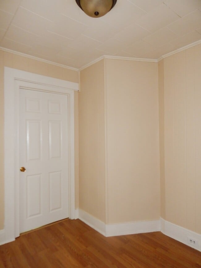 Building Photo - 73 Somerset St