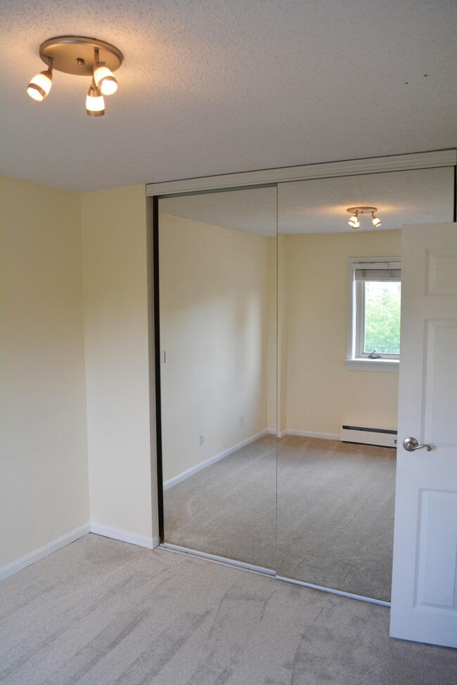 Bedroom Closet - 1800 Lasalle Ave