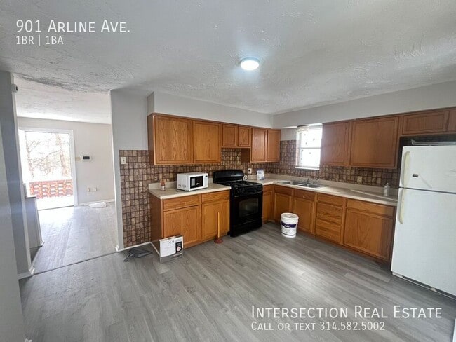 Building Photo - 901 Arline Dr