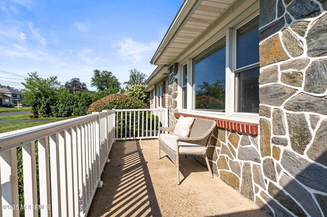 Building Photo - 523 Westwood Ave