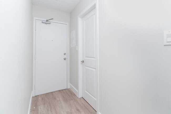 Building Photo - 579 Rosehill Street