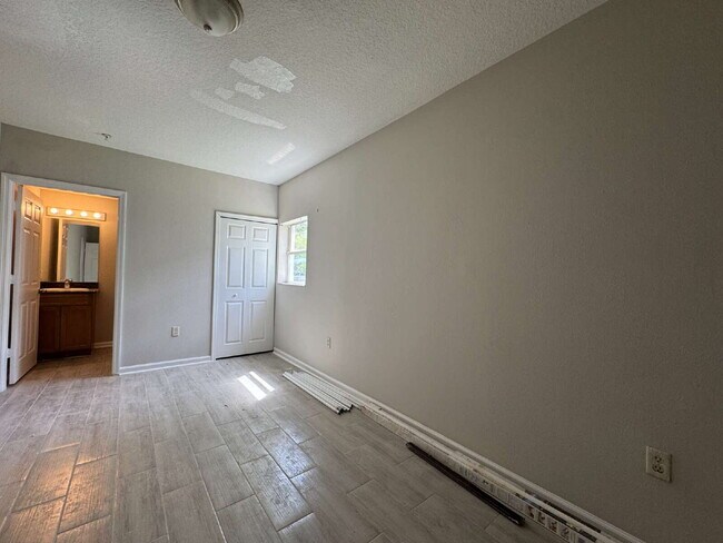 Foto del edificio - 6066 Gibson Ave