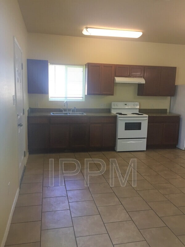 Building Photo - 17117 Lemon Ave