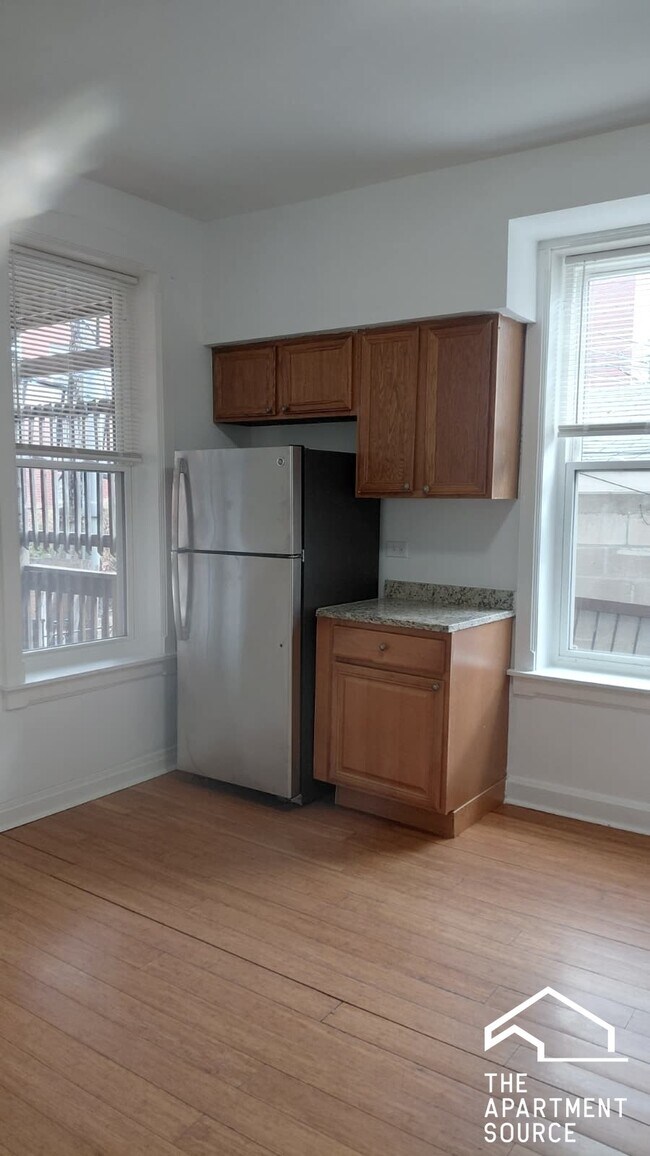 Foto del edificio - 2215 S Albany Ave
