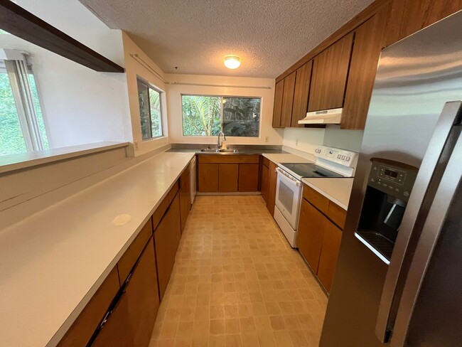 Building Photo - Haiku Knolls (Kaneohe) - LARGE YARD, 3 bed...