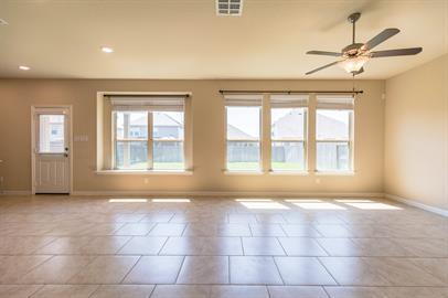 Building Photo - Prime Location with Style, Space & Conveni...
