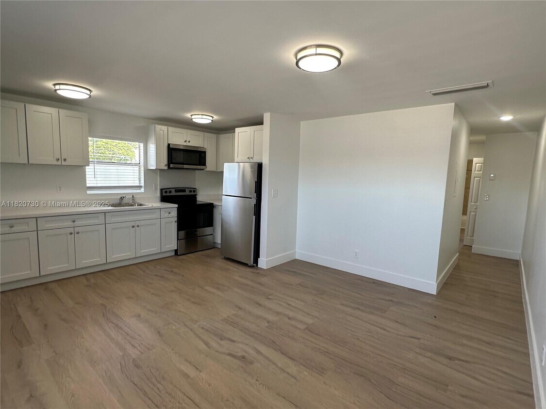 Foto principal - 5841 SW 36th Ct
